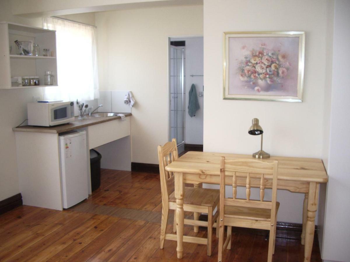 Dee'S Bnb Pretoria-Noord Exteriör bild